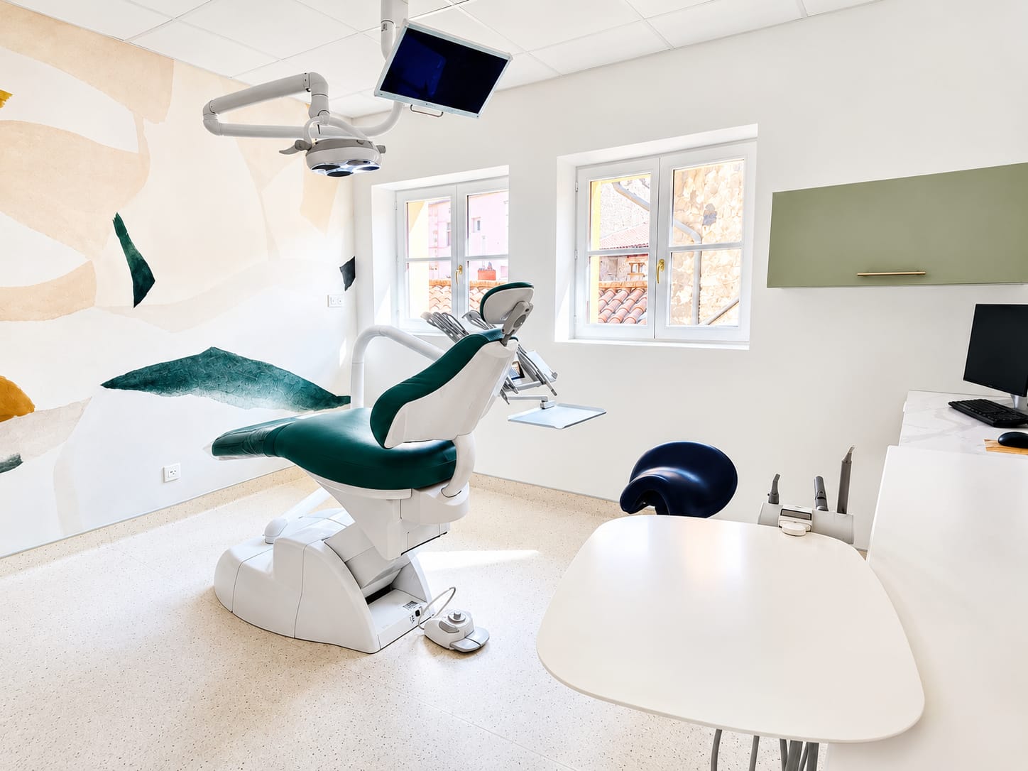Salle de soins moderne du cabinet dentaire Cybèle Dent